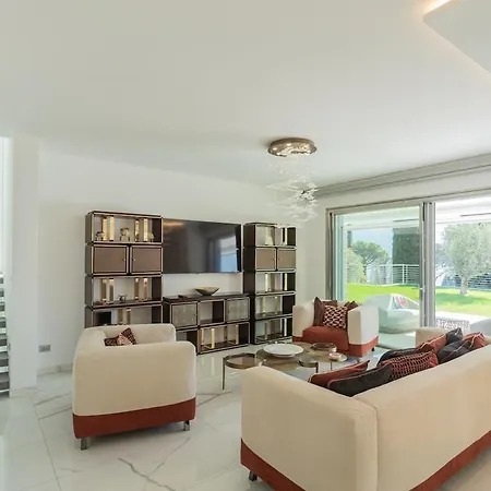 New Vogue Villa *
