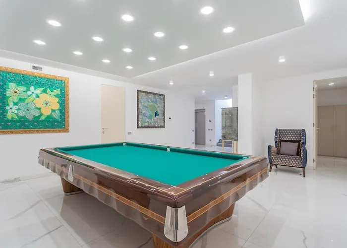 New Vogue Villa