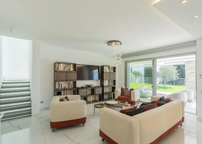 New Vogue Villa *