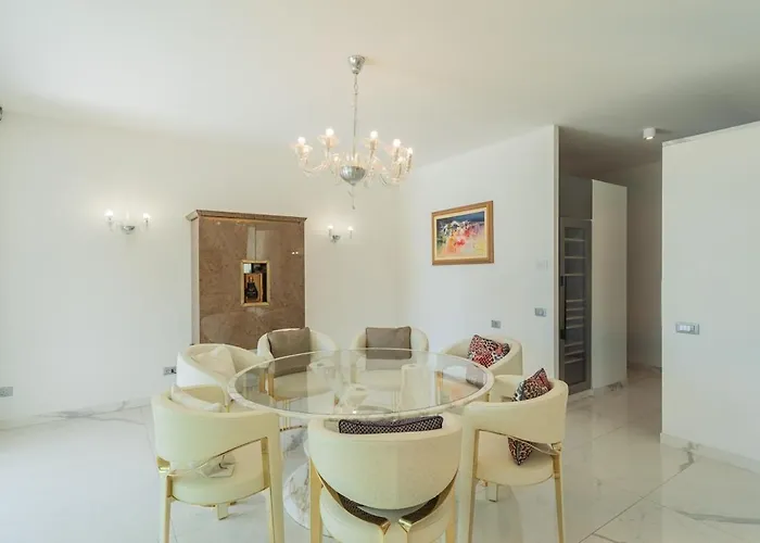 New Vogue Villa *